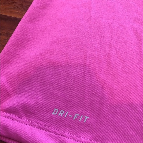 Nike v-neck T-shirt - Picture 4 of 7